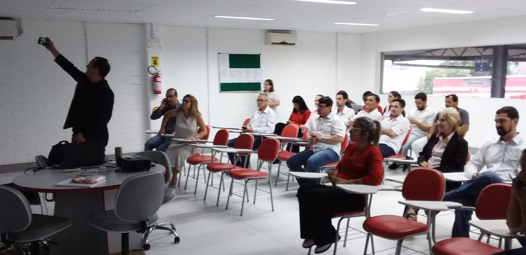 PALESTRA COM MARCIO ZEPPELINE “FAZER MAIS, COM MENOS”