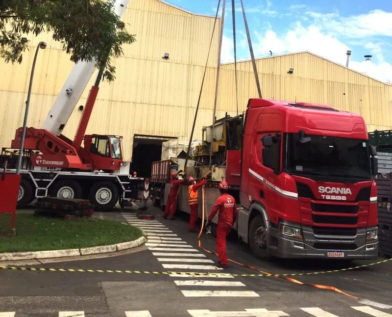 Transporte de Carga Pesada e Volumosa Transporte de Carga Pesada e Volumosa